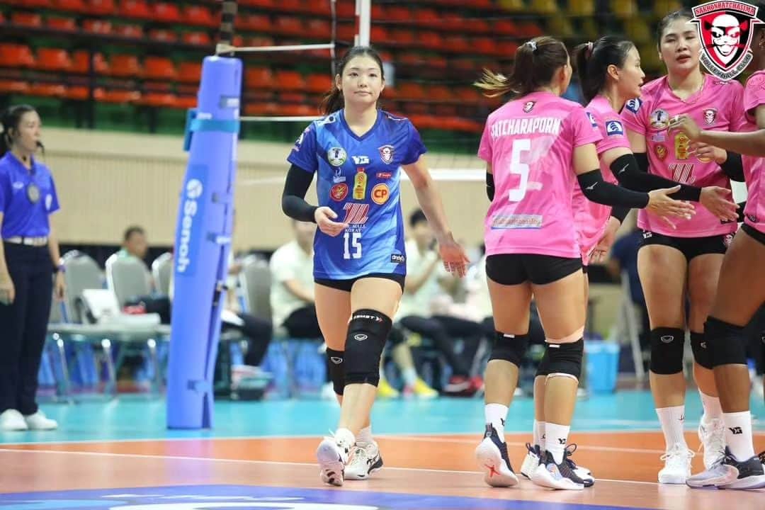 井上琴絵さんのインスタグラム写真 - (井上琴絵Instagram)「🇹🇭❤ . 10.11.23 (Fri) vs Diamond Food  . @nakhonratchasima_vc #Nakhonratchasimavc #Nakhonratchasimaqmincvc#catdevil🐱 #volleyball#Libero#ThailandLeague#🇹🇭」11月20日 22時26分 - kotoe.i15