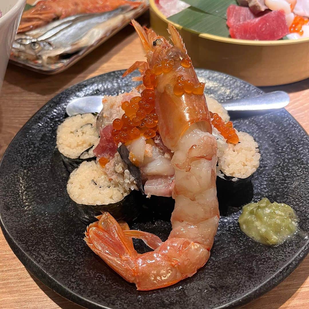 佐保里さんのインスタグラム写真 - (佐保里Instagram)「とりでん平塚店（ @toriden_hiratsuka ）が11月10日にオープンしたので行ってきました！！🥩  平塚の街が私は大好きなので、そこに美味しいご飯屋さんのレパートリーが増えて嬉しい限りです👀  メニューが海鮮、焼肉、サラダ、デザートと多くあるのでどんな気分の時に入っても間違いなしだなと思いました👀  皆さんが平塚でご飯に迷った時は是非とりでん行かれてみてください🐟✨」11月20日 22時28分 - kawausosuki0513