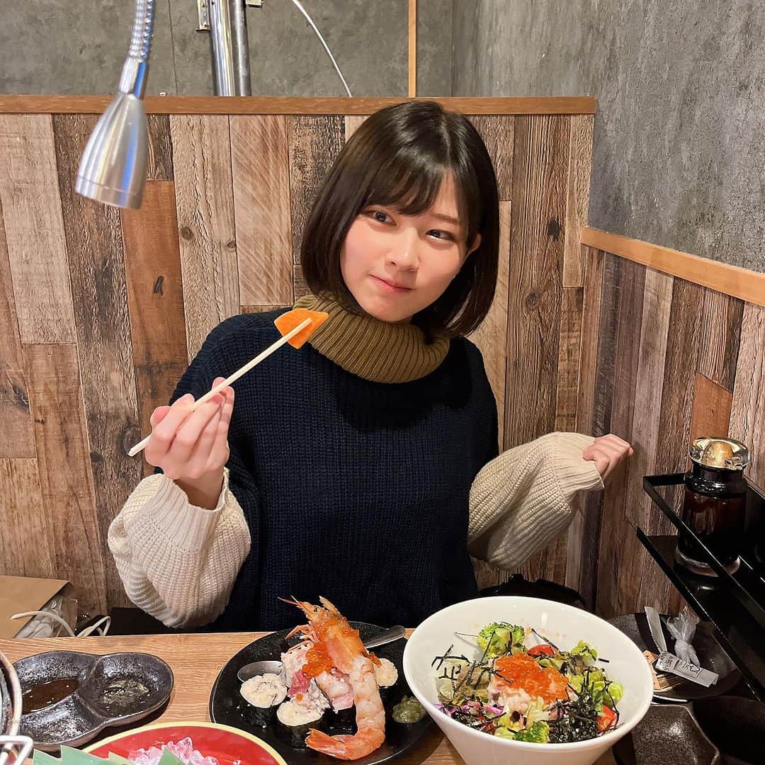 佐保里さんのインスタグラム写真 - (佐保里Instagram)「とりでん平塚店（ @toriden_hiratsuka ）が11月10日にオープンしたので行ってきました！！🥩  平塚の街が私は大好きなので、そこに美味しいご飯屋さんのレパートリーが増えて嬉しい限りです👀  メニューが海鮮、焼肉、サラダ、デザートと多くあるのでどんな気分の時に入っても間違いなしだなと思いました👀  皆さんが平塚でご飯に迷った時は是非とりでん行かれてみてください🐟✨」11月20日 22時28分 - kawausosuki0513