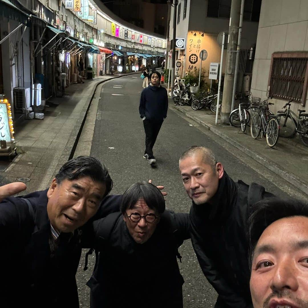 土井地博さんのインスタグラム写真 - (土井地博Instagram)「野毛のアレ🙋 久しぶりにこの界隈。レトロでモダンで素敵な街。 #快気祝い  @kc_0569 @popthom @takmac333   #横浜 #yokohama #野毛 #副社長 #取締役」11月20日 22時29分 - hiroshi_doiji