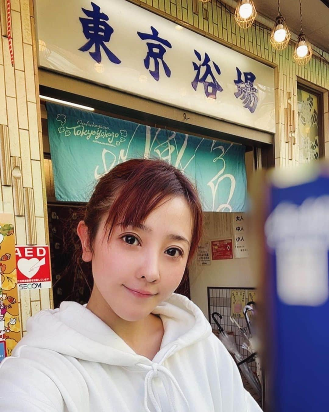 山本ひかるさんのインスタグラム写真 - (山本ひかるInstagram)「東京浴場で、おこもりサウナ🧖🏻‍♀️ 漫画もめっっちゃあって素敵な本棚も沢山あって最高だった サウナは予約制の1人用で、自分の好きな曲を流せるので175Rずっと流しててマジで最高パラダイスでした ととのい倒した #東京浴場 #西小山 #サウナ #サウナイキタイ #サ活 #サウナー #サウナ女子 #銭湯」11月20日 22時36分 - hikaru0228yamamoto