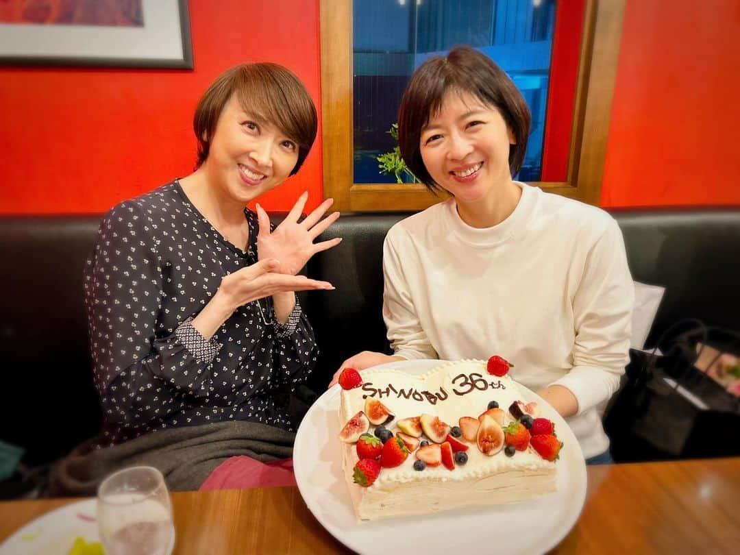 中山忍さんのインスタグラム写真 - (中山忍Instagram)「36周年✨  先日、お祝いして いただきましたー🙌 いつも お世話になっている皆さま そして 素敵先輩の紫吹淳さんと素敵ばあや 可愛い後輩まーくん&まゆちゃん  しあわせ しあわせ  しゃべり倒して ほぼほぼ 写真撮りそびれちゃったなぁ😋  #特製ケーキ いつもにも増して美味しかった❤️ 感謝です✨ #モンブッフ」11月20日 22時37分 - _shinobu_nakayama_