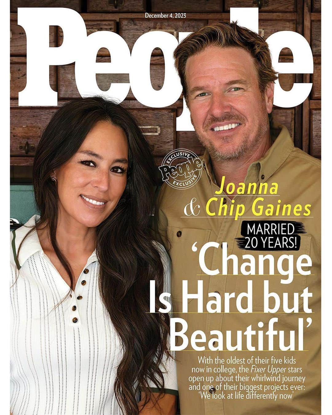People Magazineのインスタグラム：「Chip and Joanna Gaines are entering a new phase of their relationship — and loving it.  The Magnolia Network founders open up about how they're "evolving" as partners, parents and entrepreneurs in this week's PEOPLE cover story.   Read the story at the link in our bio, and pick up your issue on stands this week. | 📷: Magnolia Network」