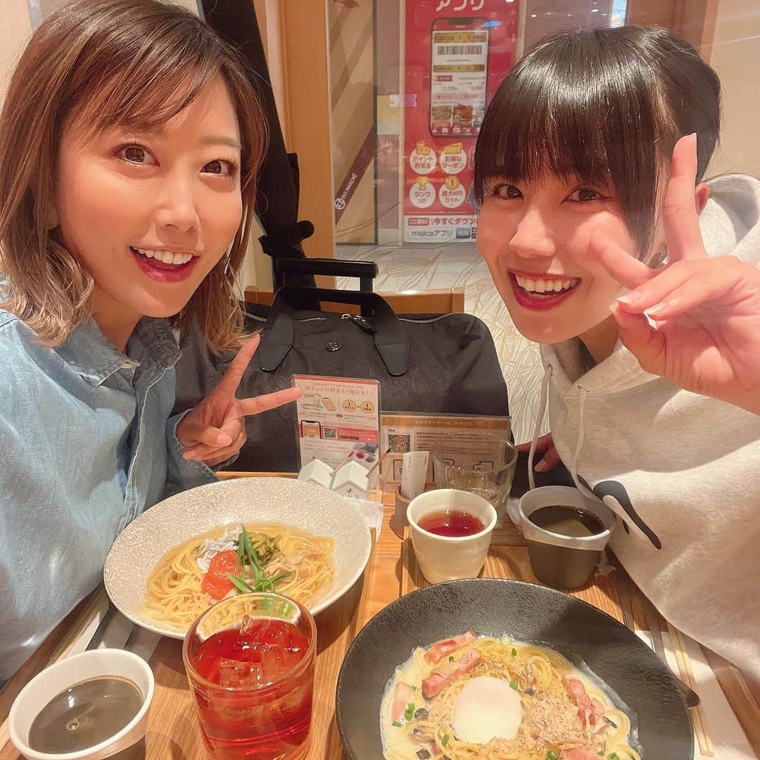 蒼井さやさんのインスタグラム写真 - (蒼井さやInstagram)「今日は大丸梅田店にて【CostaLibre POP UP STORE】 が開催されており、イベントのお手伝いをしてきました☺️✨️ さゆりちゃん @sayuri_solana の来店日でもあり、平日にも関わらずたくさんのお客さまが遊びにきてくださいました🤗ご来店頂いた皆さまありがとうございました🥰 ・ ・ ・ 今回私のブランド【BLAUSEA-ブラウシー-】は出店が間に合わず販売できませんでしたが、次の機会にまた参戦させていただくので是非直接見に来て頂けたら嬉しいです♥️ ちなみに今回のポップアップは明日22日までの開催ですので、明日お時間のある方は是非大丸梅田店8階イベントスペースに足を運んでみて下さいね😉✨️ ・ ・ ・ イベント前に、さゆりんとランチしてきたよー😋 最近、巷で流行っている白目を練習したいということで色々伝授してきた🙄でも照れと恥じらいがあってまだまだなので、10級→7級というところですかね。 華麗なる白目は日頃のトレーニングが必要ですからね。はい。 そんな今日は、久しぶりにポニーテールにしてみましたよ。 ・ ・ ・ ・ 【大丸梅田店】 〒530-8202 大阪府大阪市北区梅田３丁目１−１-8F イベントスペース  0663431231  https://www.daimaru.co.jp/umedamise/  ・ ・ ・ #大丸梅田ポップアップ  #大丸梅田店  #釣り  #Fishing  #釣りガール  #Fishinggirl  #Fishinggear  #fishtrippersvillage  #herryhansen  #そらなさゆり」11月20日 22時45分 - saya.aoi