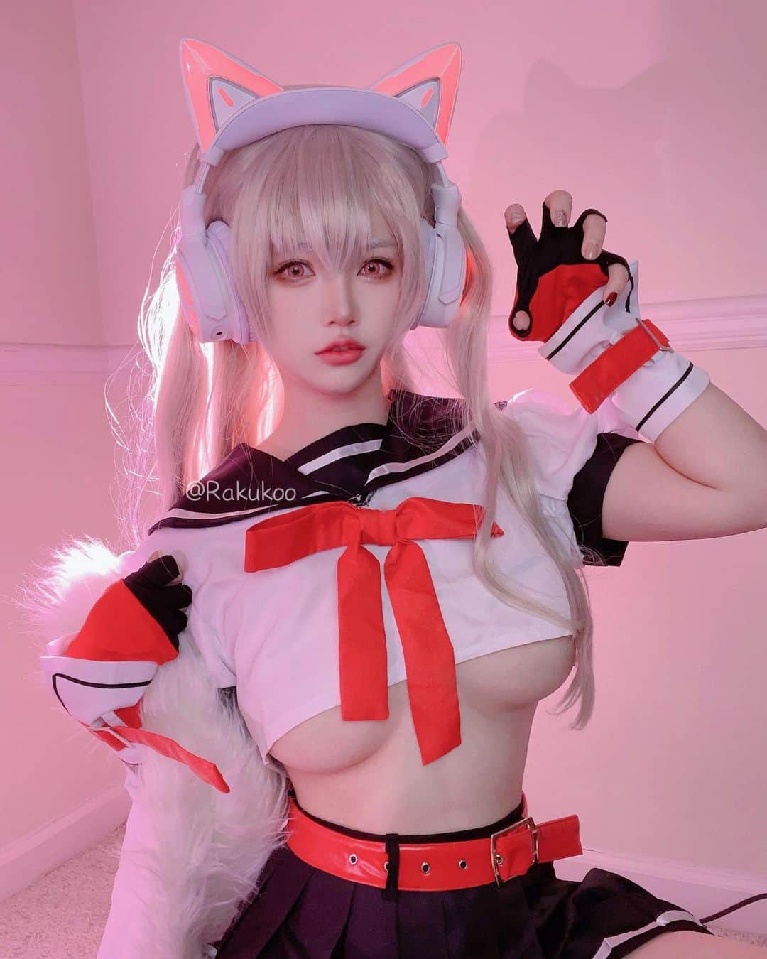 犬神洛洛子さんのインスタグラム写真 - (犬神洛洛子Instagram)「More Yuudachi cosplay photos with @yowu.chan cat-ear gaming headset 👀   #azurlane #cosplaygirl #azurlanecosplay」11月20日 22時47分 - rakukoo