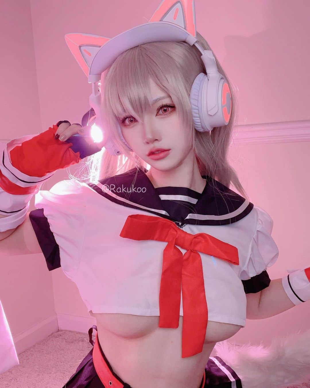 犬神洛洛子のインスタグラム：「More Yuudachi cosplay photos with @yowu.chan cat-ear gaming headset 👀   #azurlane #cosplaygirl #azurlanecosplay」