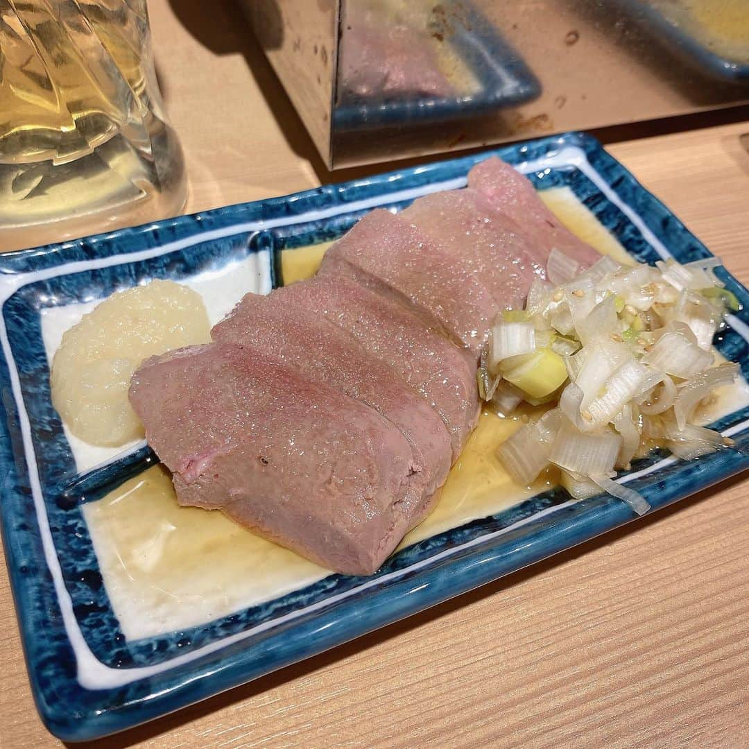 長南舞さんのインスタグラム写真 - (長南舞Instagram)「焼肉is至高🥹🤍  恵比寿駅から徒歩1分の『恵比寿ホルモン富士』さんに行ってきました！  ✩ホルモンコース✩ 1.枝豆 2. 生キムチ 3. レバ刺し 4. タン刺し 5. はつゆっけ 6. 牛つらみ 7. 牛ハラミ 8.ミックスホルモン 9. 名物レバ焼き 10.味噌ホルモン 11. そぼろ丼 12.〆のスープ と飲み放題…最高だね…🥹🤍  このコース4950円なんだけど、美味しい上にボリュームもすごいの！美味しいものをお腹いっぱい食べたい時はここに来ようと思いました🫶🏻 (ちょなんは肉刺しが好きすぎた)  #PR #東京グルメ #東京焼肉  #恵比寿グルメ #恵比寿 #恵比寿焼肉 #恵比寿ホルモン #恵比寿宴会 #焼肉 #恵比寿デート #グルメ #グルメ好きな人と繋がりたい #グルメスタグラム」11月20日 22時49分 - chonanmai