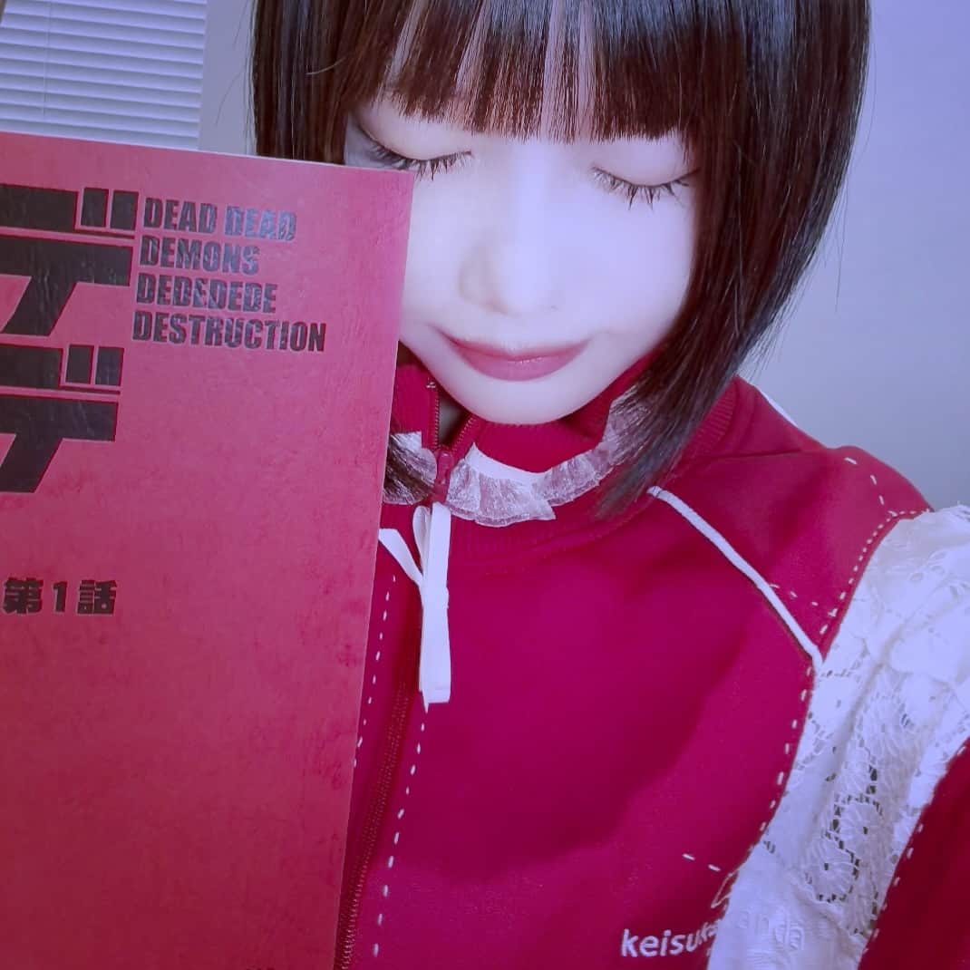 のインスタグラム：「ﾚｺｰﾃﾞｨﾝｸﾞにﾗｲﾌﾞﾂｱｰ、ﾊﾞﾗｴﾃｨ収録、ﾗｼﾞｵ色んな事をしてた今年に実は声優のお仕事も長期に渡りやっておりました。ﾋﾞｯｸﾘ？ｳﾚｼｲ？ﾄﾞｳﾅﾉ。えらいこっちゃ、有り難いです。来年の楽しみを発表できてさぞかし僕はﾊﾂﾋﾟｨ。声のことで散々色々言われてきてもう喋りたくないなぁと常日頃思ったりしますが、そんな声をお仕事にささてもらえたのはとてもやり甲斐があり好きでした。つまり来年の春までは最低でも生き延びなさいね。」