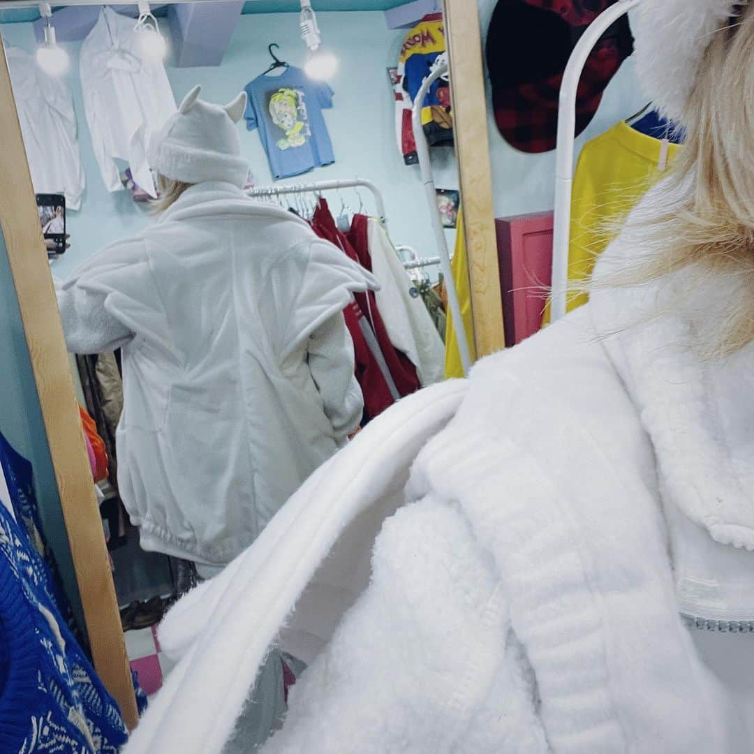 むゆあさんのインスタグラム写真 - (むゆあInstagram)「26歳男性、天使の羽生やしてる…👼頭は悪魔だし…😈何がしたいの…  #bernhardwillhelm #サントニブンノイチ #地雷系女子 #y2k #y2kfashion #y2kファッション #cyber #cyberpunk #cyberfashion #harajuku #harajukufashion #原宿古着」11月20日 22時59分 - muyua23