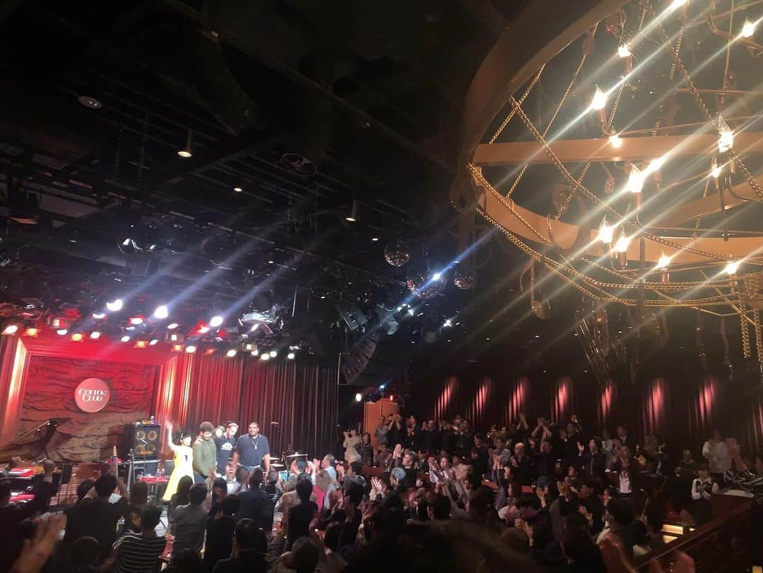 上原ひろみさんのインスタグラム写真 - (上原ひろみInstagram)「Cotton club in Tokyo! It has been a while playing this venue but I always enjoy being here! Thank you all for coming and thank you chef for preparing ramen and cheesecake, my favorite combo!! You can tell how good it is from the expression 😂 YES! RAMEN!!」11月20日 22時59分 - hiromimusic