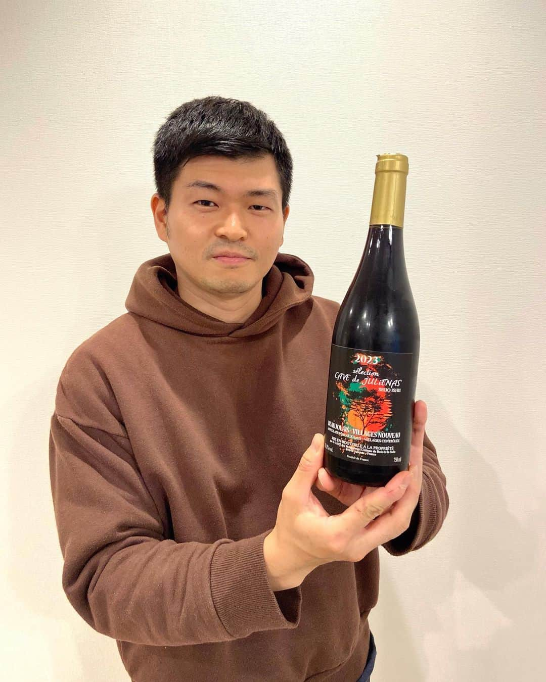 鈴木悠のインスタグラム：「解禁日じゃないですが #ボジョレヌーボー を飲みました🍷 #だんだんホットワインも飲みたい体感になってきましたね #おいしくいただきました」