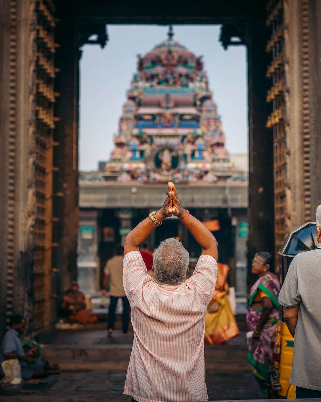 Sigma Corp Of America（シグマ）さんのインスタグラム写真 - (Sigma Corp Of America（シグマ）Instagram)「During the Hindu festival of Navaratri, the ancient Kapaleeshwarar Temple’s spiritual rituals in Mylapore & the vibrant Gujarati Navaratri festival in Kondithop unite to showcase Chennai’s unique character. Photographer @basith_paykat used the all new SIGMA 70-200mm F2.8 DG DN OS | Sports to document the diverse traditions during the festival of Navaratri.   In his Impressions article, Paykat writes:  "Amidst the spiritual and cultural richness of this place, the technical brilliance of the SIGMA 70-200mm F2.8 DG DN OS | Sports cannot be overlooked. Just as the temple captures the essence of faith and tradition, this lens captures moments in stunning detail. Its versatile 70-200mm zoom range allows me to focus on both the grandeur of the temple’s architecture and the intricate details of the dolls sold on the streets."  ➡ To learn more about this lens, visit bit.ly/sigma-70-200-announced-ig or click the link in our bio  #SIGMA #SIGMAphoto #photography #newproduct #sigma70200mmsports #sigmasports #sigmalens #sigmadgdn #zoomlens #mirrorlessphotography #emount #lmount #telephotolens」11月20日 23時00分 - sigmaphoto