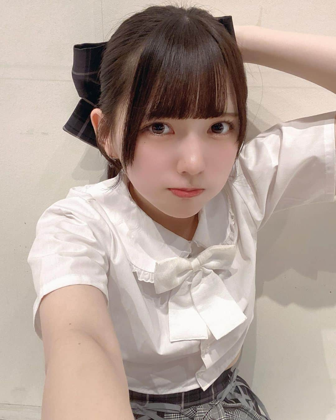 吉田芽梨奈のインスタグラム：「気むずかしい顔してる( -᷅ ·̫ -᷄ )︎」