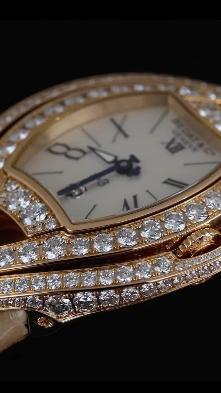 ベダ&カンパニーのインスタグラム：「Haute couture to dress Time !  Bedat & Cº Geneve presents haute joaillerie at its finest with the mesmerizing Ref. 325. An artistic marvel, it embodies refined Art Deco inspiration. With intertwining bezels and a mother-of-pearl dial adorned with pearled Roman characters, each exquisite detail exudes sophistication.  The unique rotating diamond at 6 o’clock, a nod to tradition, presents a captivating dance of time. Delicately designed for ultimate comfort and adorned with alluring diamonds, this masterpiece embodies the pinnacle of elegance and craftsmanship #bedatandco #womenofcharacter #diamondwatch #swisswatches #jewellery #jewellerydesign  #watchaddict #watchandwomen #womenwatch #AOSC #watchesofinstagram #bedat」