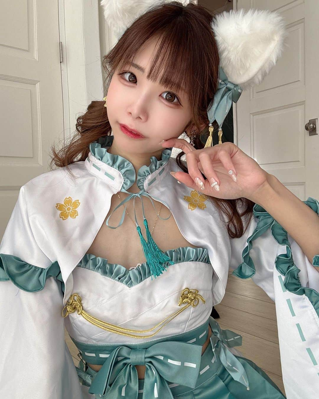 姫宮まほれさんのインスタグラム写真 - (姫宮まほれInstagram)「辰年カラーな巫女さんかわいい♡ この色珍しいけど肌色綺麗に見える(՞ ܸ.ˬ.ܸ՞)”   #malymoon #マリームーン#巫女#巫女コスプレ  #量産型コーデ #量産型ヲタク #アイドル衣装  #創作コスプレ  #コスプレ#コスプレイヤー#コスプレ衣装#コンカフェ嬢#自撮り女子#萌妹子#性感内衣#情趣内衣#instagravure#Cosplay#kawaiicosplay  #InstaCosplay #gravure#角色扮演者 #japanesekawaii   #コスプレ撮影会 #撮影会モデル」11月20日 23時09分 - mahore07