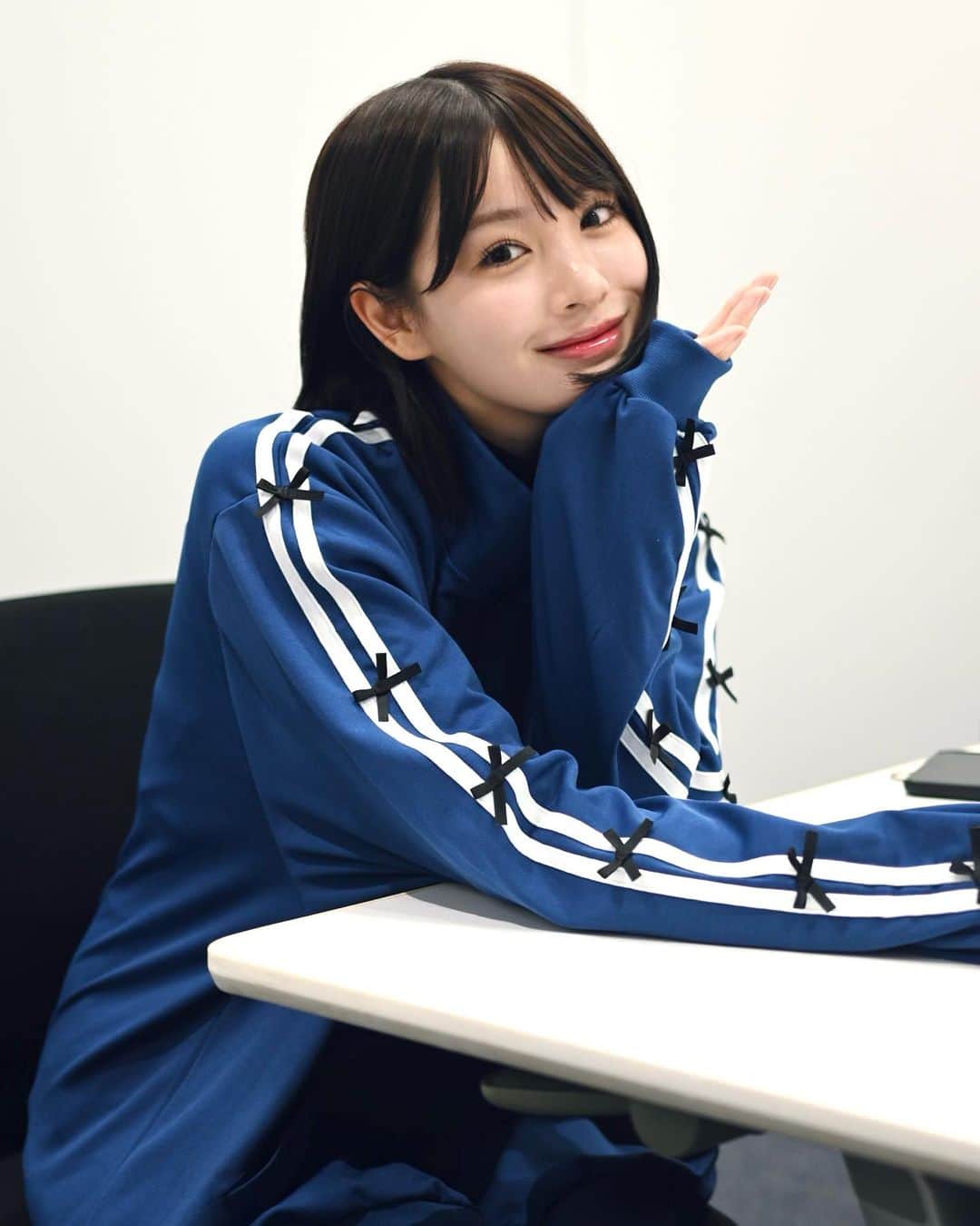 中川紅葉のインスタグラム：「マネージャーさん📸 親知らずの抜歯で左頬がまだ腫れてる🐋まずいぜ  #くれはふく」