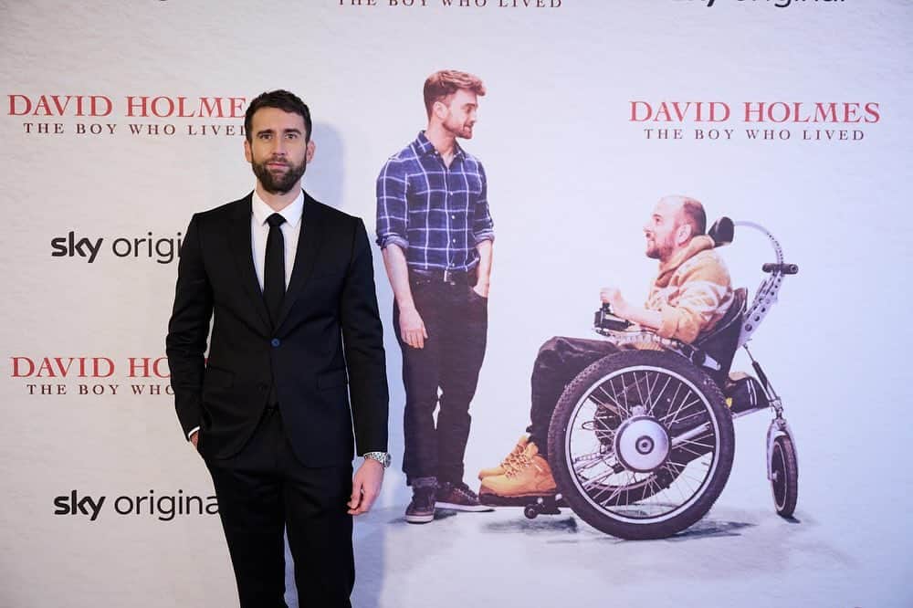 マシュー・ルイスのインスタグラム：「It was a tremendous privilege to attend this screening earlier in the week with friends old and new. I urge you to watch it on @skytv @hbo @streamonmax.  I don’t really have the words to explain the kind of man David is. It’s better to let you watch and have him tell his own story. That said, make no mistake, the Harry Potter films wouldn’t exist without him, many of us wouldn’t be who we are today without him, and this film showcases exactly why that is. If more people could have the outlook on life that David has, and always has had, the world would be much better for it. Love you man @davidholmes83.  📸 : Chris Lobina SKY」