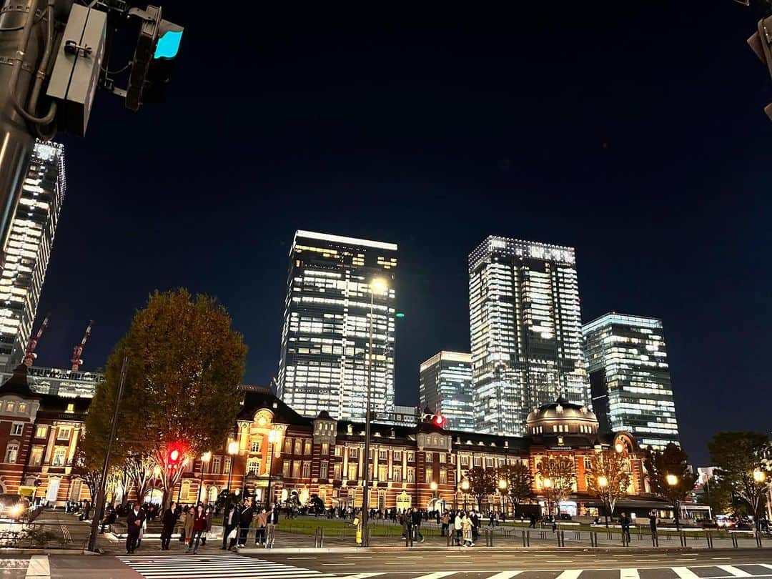 前田友香のインスタグラム：「東京の夜綺麗やった🌉  #東京 #東京駅 #イルミネーション」