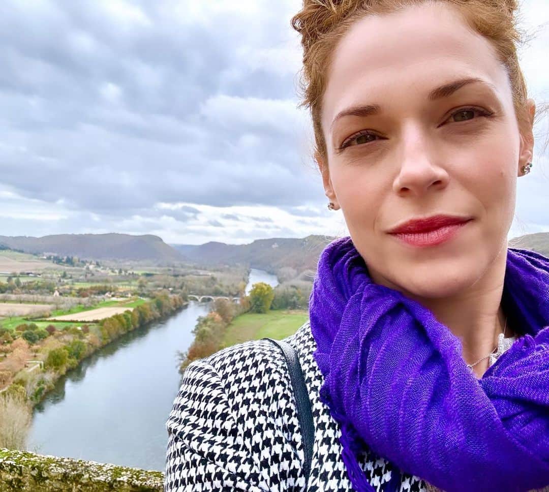 アマンダ・リゲッティのインスタグラム：「From 🇫🇷 with 💙🤍❤️」