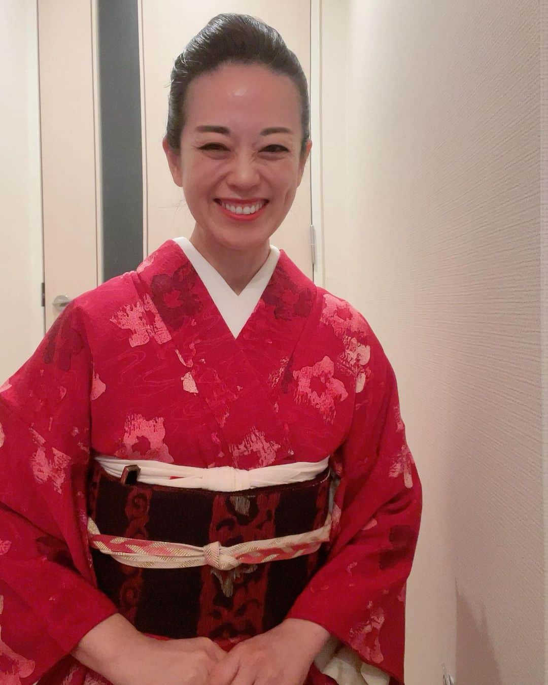 沢瀉美緒さんのインスタグラム写真 - (沢瀉美緒Instagram)「※ Kimono coordinate ✨ . 母のお着物に祖母の帯。 東京はすごく寒くなって、襟巻も必要？ と思ったほど。 . この季節の一服は身に沁みる😌 . . #kimonomio #kimono #着物 #和服 #和装 #お稽古」11月20日 23時41分 - mio_omodaka