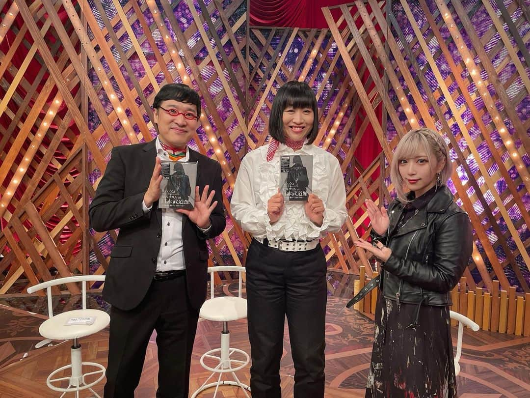 ReoNaさんのインスタグラム写真 - (ReoNaInstagram)「今夜…📺！ 11/20（月）26:50〜 テレビ東京系列で放送の音楽番組「プレミア MelodiX!」さんに出演…！  MC 南海キャンディーズさんとの色んなお喋り…。 そして『R.I.P.』スタジオライブをお届け…。 ぜひ、ご覧ください🐈🐈‍⬛  https://www.tv-tokyo.co.jp/melodix_premium/  #プレミアMelodiX #テレビ東京 #ReoNa_RIP」11月20日 23時34分 - reo_peko