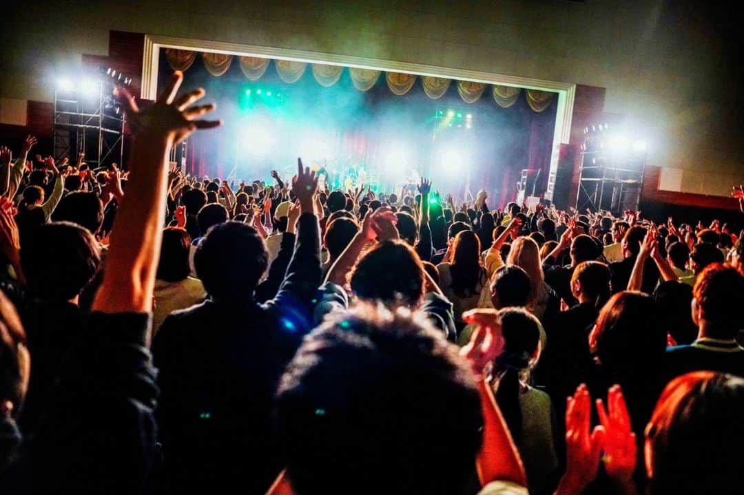 KANA-BOONさんのインスタグラム写真 - (KANA-BOONInstagram)「⁡ ⁡【藤桜祭 2023 KANA-BOON Special Live】⁡  2023.10.28 日本大学 生物資源科学部 学園祭  学生さんの熱狂を見ることができました！ ありがとうございました〜！✨  ⁡⁡photo by @akaikai_69 ⁡⁡ ⁡⁡⁡ ⁡#日本大学生物資源科学部 #藤桜祭 ⁡#KANABOON」11月20日 23時34分 - kanaboon_official_insta