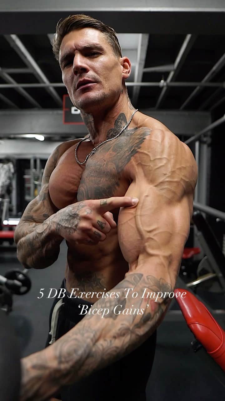 ロス・ディッカーソンのインスタグラム：「Improve your ‘Bicep Gains’ with these 5 Dumbbell Exercises! #biceps」