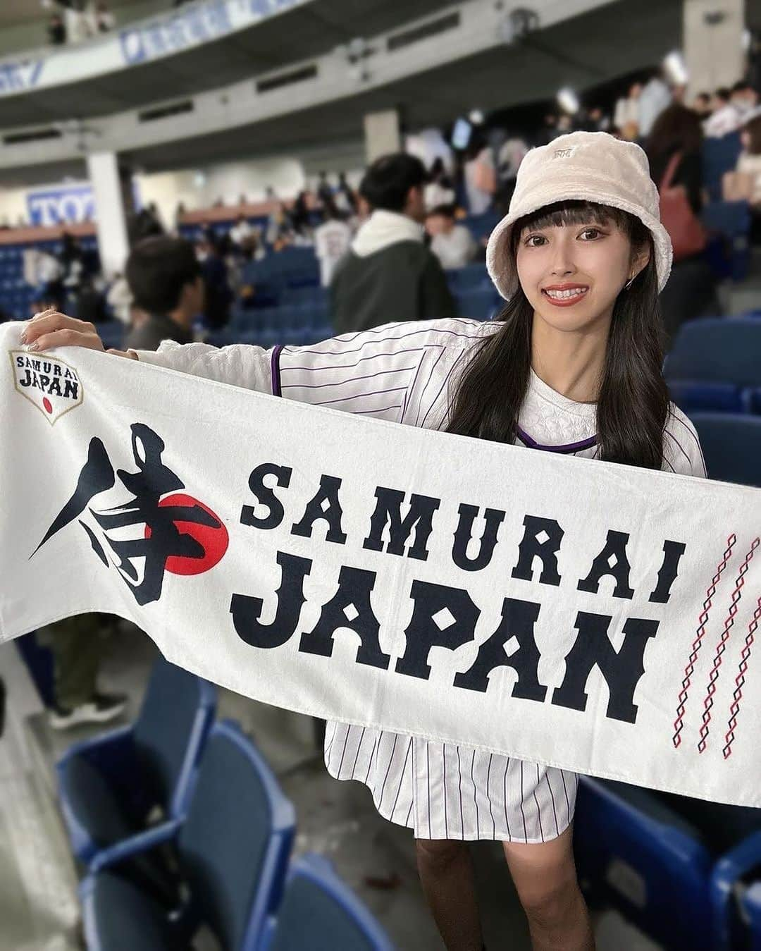 インスタ野球女子【公式アカウント】のインスタグラム：「🇯🇵 🇯🇵 ・ ㊗️優勝🏆 本日は#サムライ女子 をご紹介させていただきます♡* ・ 素敵な美人さん( ᵕᴗᵕ )💞* ・  @ht0_373 さんのアカウントも是非覗いてみてください✨* ・ インスタ野球女子ではプロ野球を観戦、応援している女性の方をRepostでご紹介させていただいています⚾* ・ みなさんも「#インスタ野球女子」をつけて投稿しよう！ 素敵な野球仲間が見つかるかも、、🙋！* ・ 素敵な投稿はリポストさせていただきます😘* ・ 次回もお楽しみに～～👋👋 ・ #サムライジャパン #野球観戦#インスタ野球女子 #ユニフォーム#美人#美女 #野球好きな人と繋がりたい #baseball #世界野球  #期待 #侍ジャパン#wbc #優勝 #世界一」