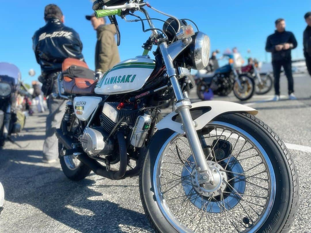 TEEDAさんのインスタグラム写真 - (TEEDAInstagram)「Thanks for letting me join that memorial touring of classic motorcycle team“Old style” yesterday! And I hope to tour with you guys!  昨日は旧車チーム「OLD STYLE」の追悼ツーリングに参加させて頂きました！ また皆さんと走りに行ける事を楽しみにしております！！  #back_on_jpn #teeda #全日本三発愛好会油 #旧流 #oldstyle #オールドスタイル #旧車 #旧単車 #追悼ツーリング #hells #kawasakitriple #カワサキトリプル #旧車好きな人と繋がりたい #kh400 #ケッチ」11月20日 23時38分 - teeda_bo