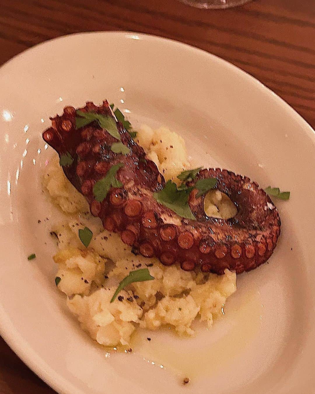 REONAさんのインスタグラム写真 - (REONAInstagram)「行きたかったご飯屋さんに行けて 雰囲気もご飯もワインも全部好きだった🤎😍 新しいご飯屋さん開拓するの楽しいし好き😍  そして指輪も可愛くてキュンキュン🥹🩷 @aletta_jewelry_official」11月20日 23時45分 - reona.0504