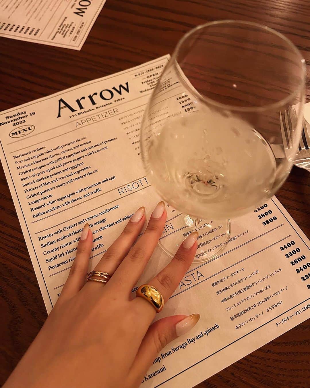 REONAのインスタグラム：「行きたかったご飯屋さんに行けて 雰囲気もご飯もワインも全部好きだった🤎😍 新しいご飯屋さん開拓するの楽しいし好き😍  そして指輪も可愛くてキュンキュン🥹🩷 @aletta_jewelry_official」