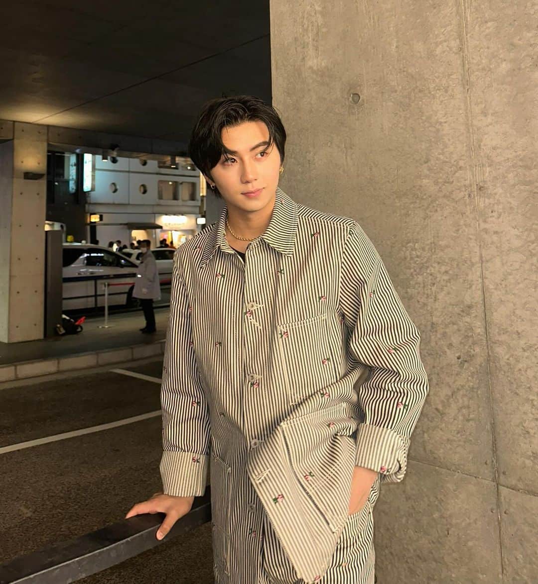 岡田蓮のインスタグラム：「Favorite Setup🔥🔥  みんなのお気に入りの服は何〜⁉︎👀  @kenzo  @nigo」