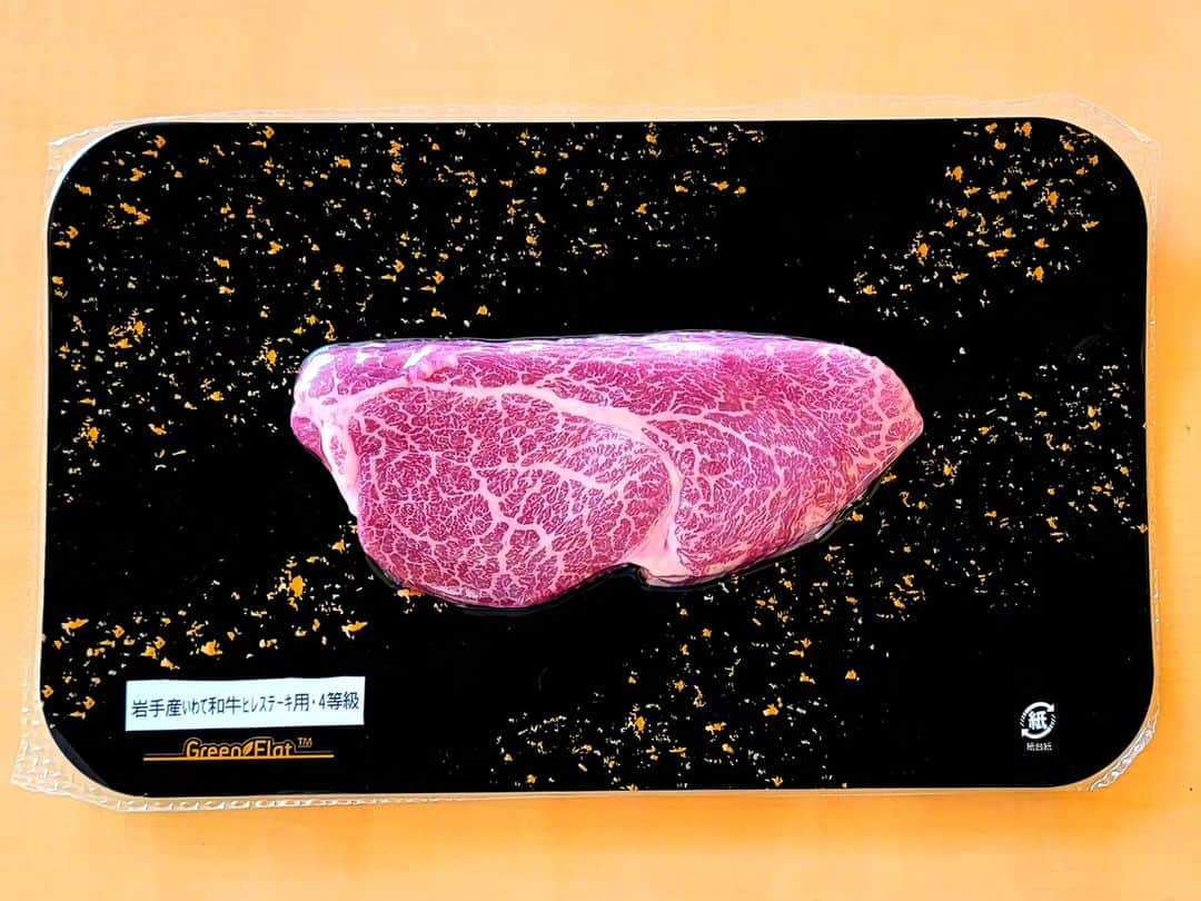 布川敏和のインスタグラム：「皆さん、日々是好日～(^o^)/  . こないだ美味そうな肉が売ってたんでぇ～  今日は これを喰う～🥩😋🍴  . ☺️布川敏和 オフィシャル HP↓ https://fucknofficial.amebaownd.com   ☺️所属プロダクション Fdce HP↓ https://www.r4c-fdce.com  .  #布川敏和 #肉  #ステーキ」
