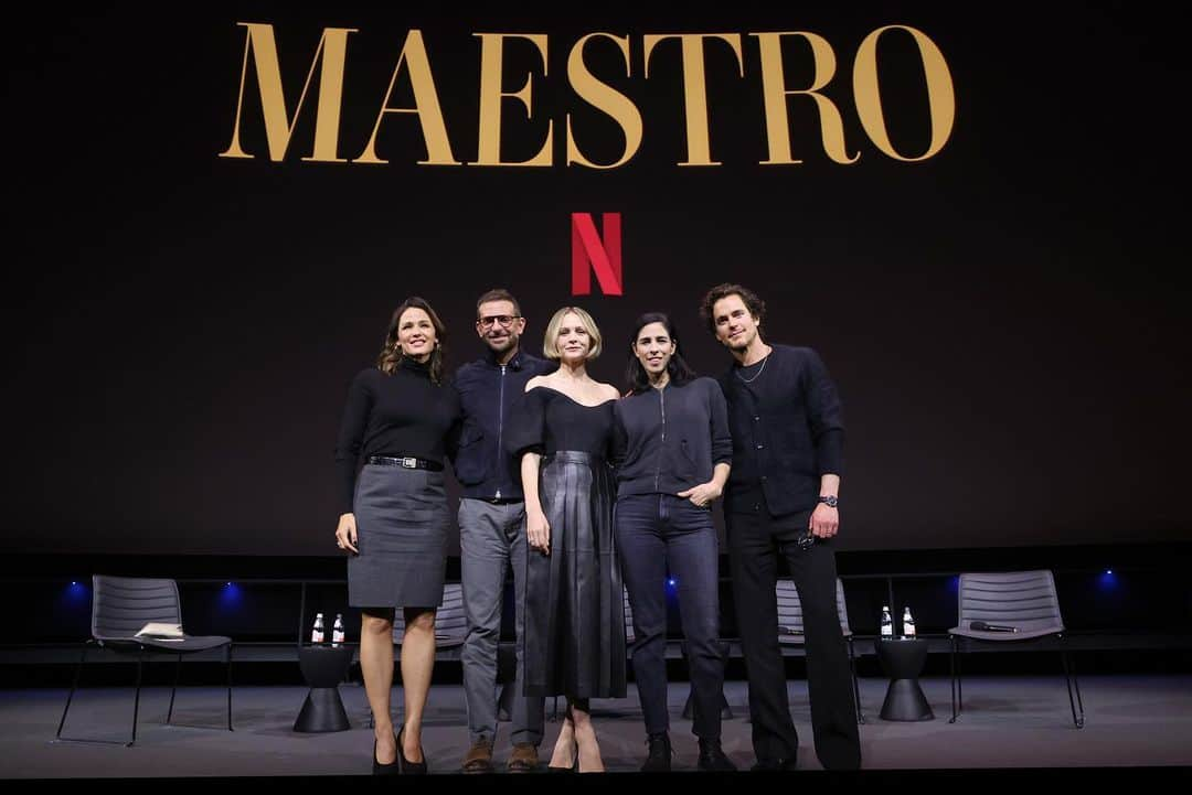 マット・ボマーのインスタグラム：「A special MAESTRO screening hosted by Jennifer Garner with Bradley Cooper, Carey Mulligan, Matt Bomer and Sarah Silverman.  📸: Getty Images」