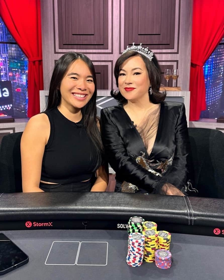 ジェニファー・ティリーのインスタグラム：「Watch me and @helloitslynne take on the boys tonight on #HighStakesPoker.  8pmEastern/5pmCentral on @pokergo  ♠️♥️♣️♦️ #poker #highstakes」