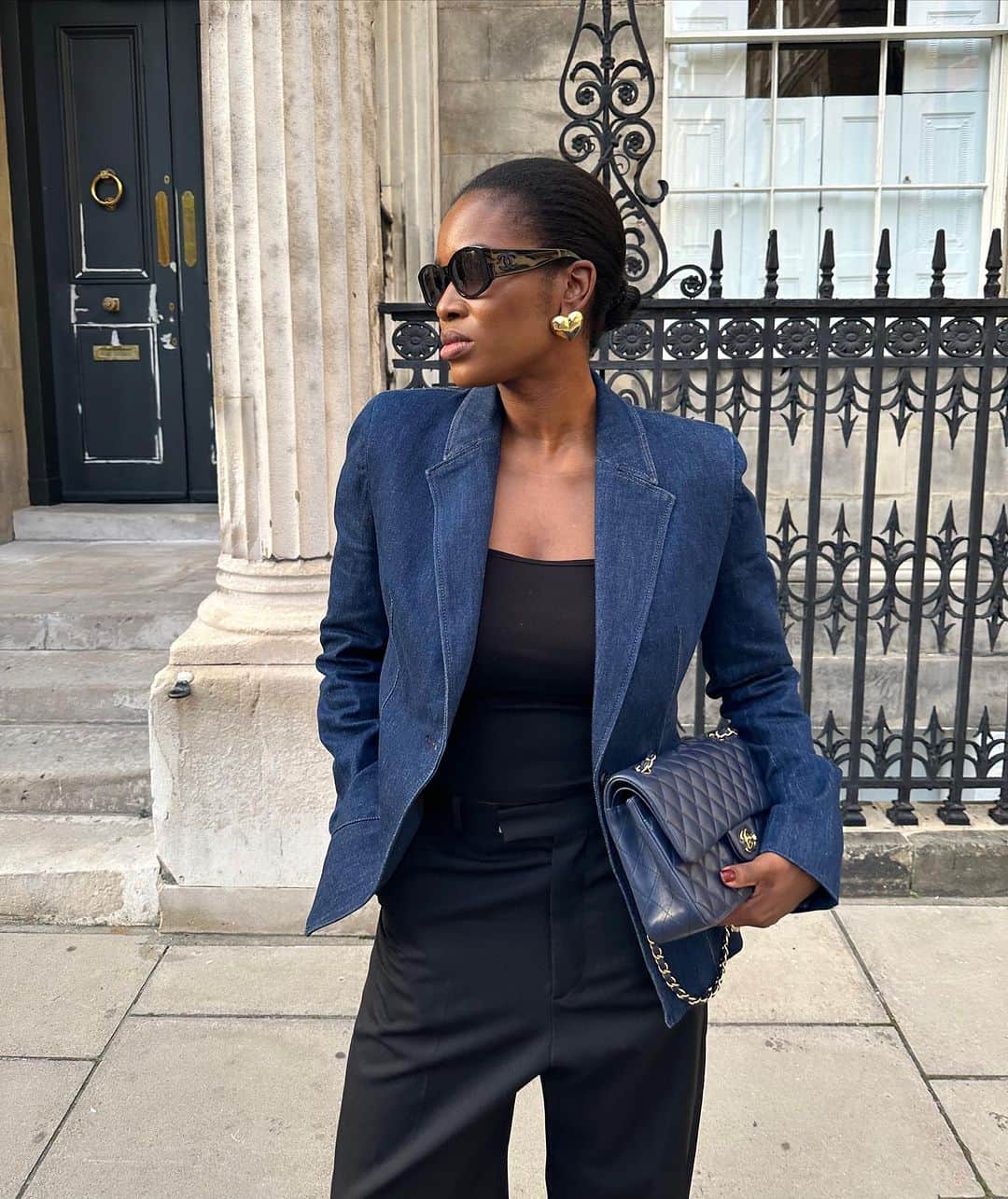 ペイジさんのインスタグラム写真 - (ペイジInstagram)「London chic // @nlmarilyn with a fresh take on fall suiting #LiveInIt」11月21日 9時47分 - paige