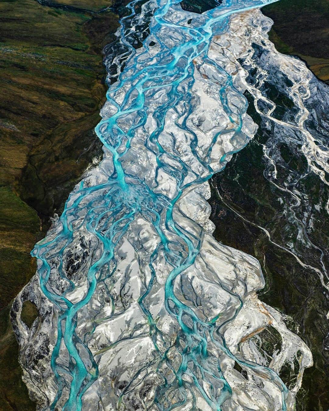 patagoniaのインスタグラム：「One more critical area in Alaska needs your support today.  In the Brooks Range, a growing coalition of conservation and Indigenous groups are pushing back against a state proposal to develop a 211-mile private industry road.  If developed, the Ambler Road project would cut through the largest connected park system in the country, cross 11 major rivers and threaten key hunting grounds and water sources that local Indigenous communities depend on.   The Ambler Road was fast-tracked by former President Trump in 2020, but the Biden administration found major issues with the proposal. Now the administration wants to hear from you.   Submit a comment by December 22, through link in bio, to tell President Biden the Ambler Road has no place in the Brooks Range.  Photos: Austin Siadak, Florian Schulz, David W. Shaw」