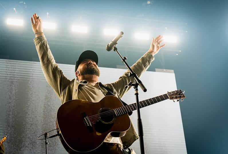 カリ・ジョブさんのインスタグラム写真 - (カリ・ジョブInstagram)「I'm forever thankful for what God did in your lives and ours on this tour! Europe/UK has been permanently stitched into the fabric of my heart! Your hunger for Jesus has left me stunned and inspired. I will never be the same. Thank you for welcoming us…we love you so much!! 🫶🏼」11月21日 9時59分 - karijobe