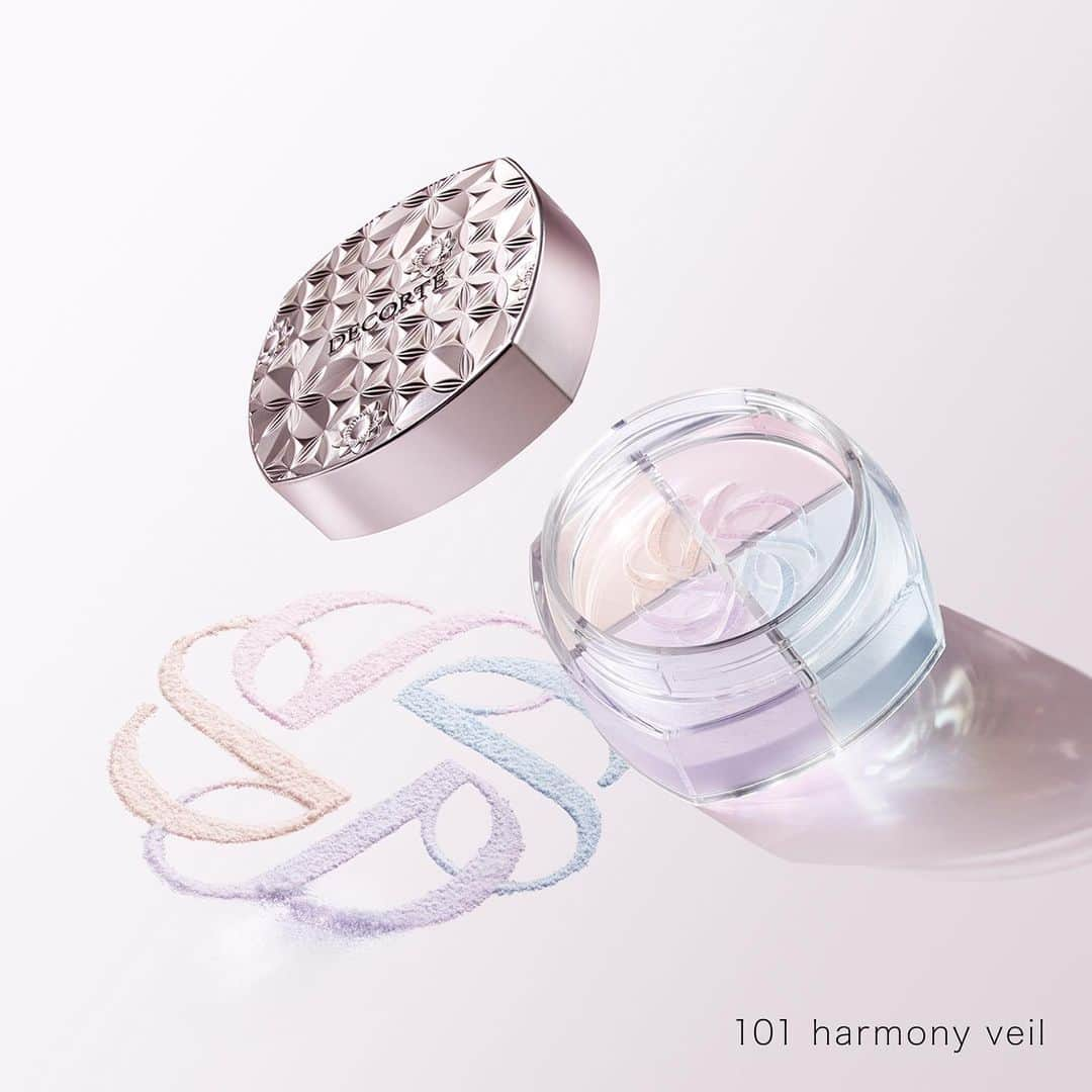 DECORTÉのインスタグラム：「New face powder with 5 textures and 9 types.   101 harmony veil has a silky glossy texture.  High-quality harmonious colors that appear to be wrapped in soft light, covers dullness while giving skin a rosy complexion and transparency.  5質感・9種の新しいフェイスパウダー。  101 harmony veilは、シルキーツヤ質感。 やわらかな光を纏ったような上質なハーモニーカラーが、くすみをカバーしながら、血色感・透明感などをトータルに叶えます。  1月16日発売　新商品 ルースパウダー　9種  #コスメデコルテ #decorte #ルースパウダー #フェイスパウダー #ベースメイクアップ #ベースメイク#透明感 #素肌感 #毛穴レス  #facepowder #makeup #cosmetics #beauty #jbeauty」