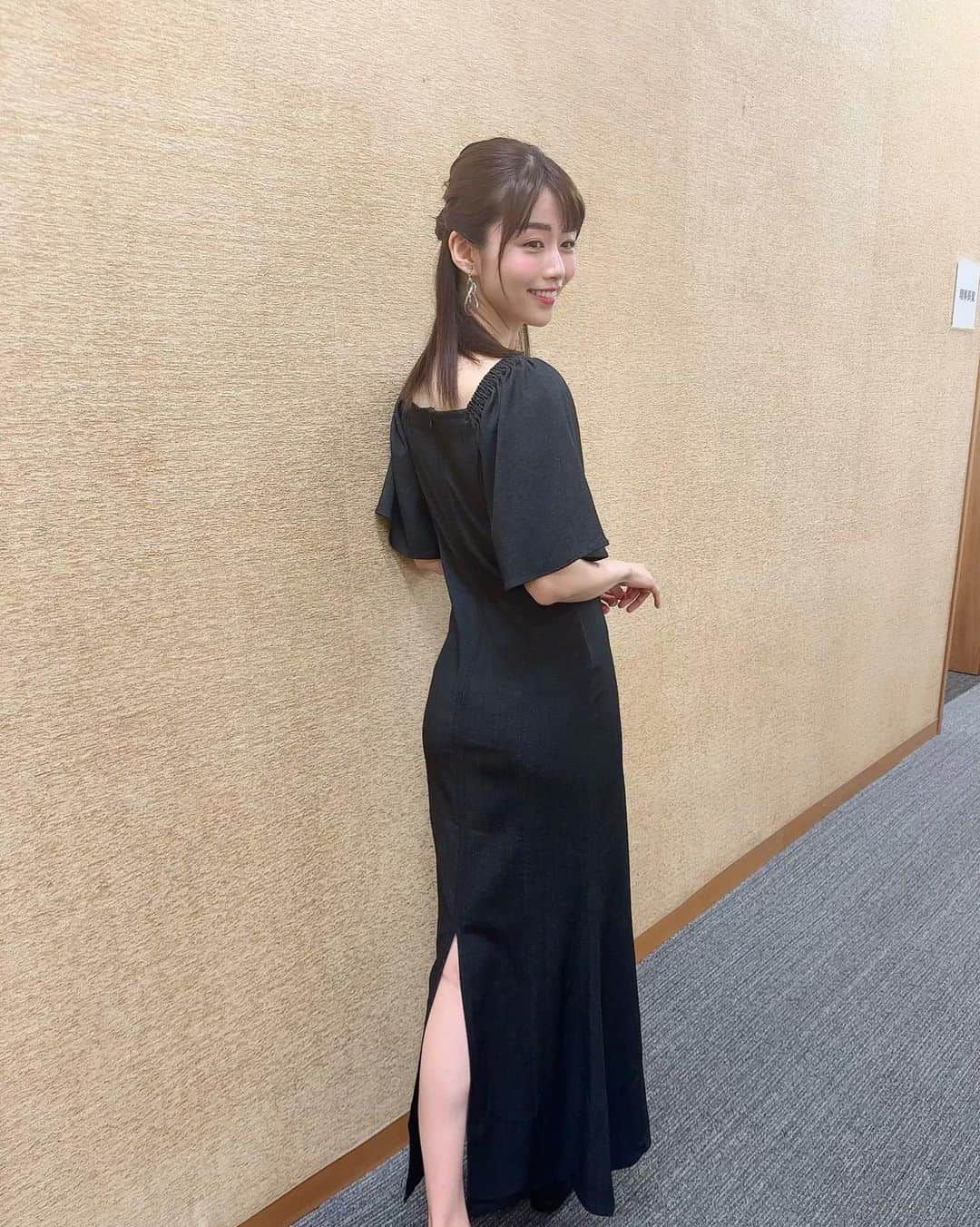 伊藤京子さんのインスタグラム写真 - (伊藤京子Instagram)「. 今日は15時〜第一部、第二部共に中継担当します🎤 合わせて３時間半と長丁場！✨ 楽しみながら頑張ります🥰💗  写真は少し前の衣装たち。 今日はどんな衣装でしょうか🌼」11月21日 10時04分 - kyoko_ito1128