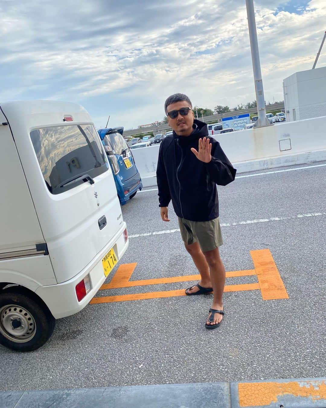 タテタカコのインスタグラム：「空港までの送迎おせわになりました将太さん、まきさん、 毎日とってもお世話になりました高橋ご夫妻、 お見送りありがとうございました🙇‍♂️」