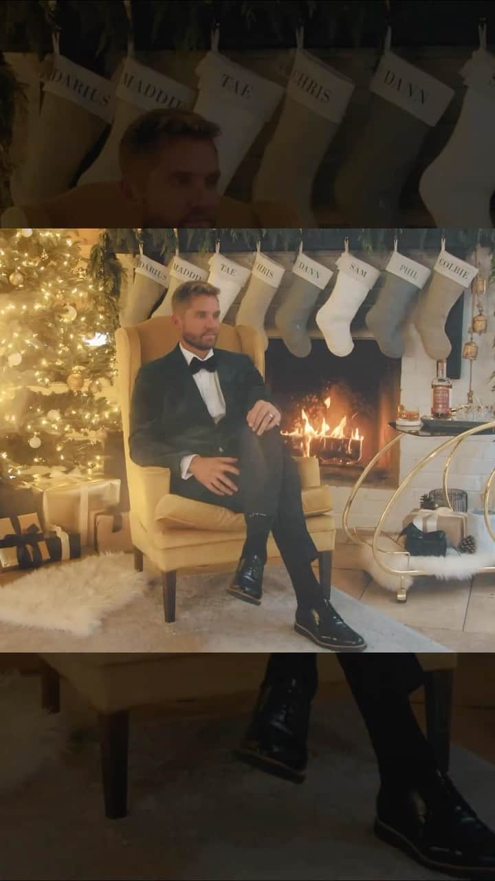 ブルット・ヤングのインスタグラム：「Rockin’ Around the Christmas Tree // @dariusrucker」