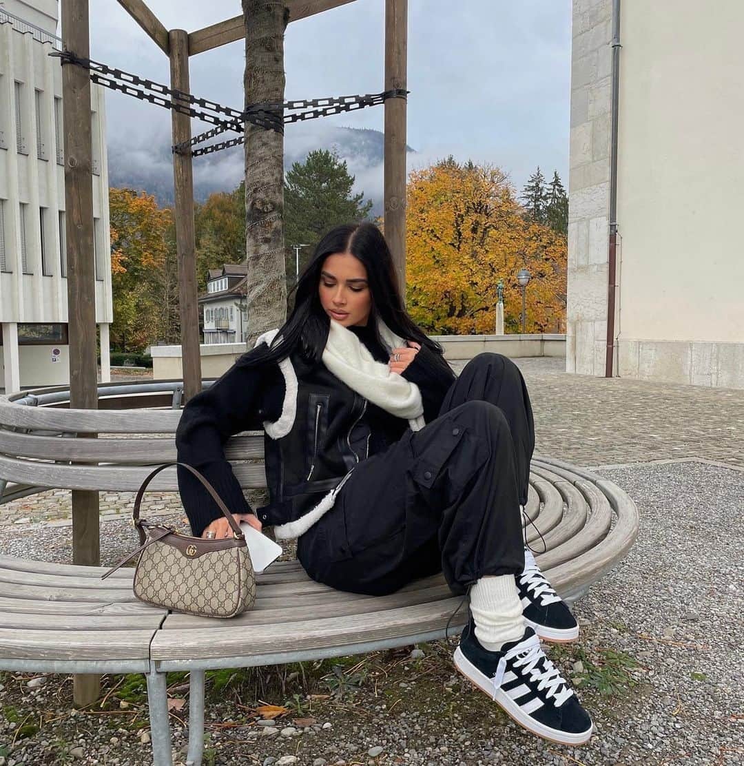 TALLY WEiJLのインスタグラム：「Monday uniforms as cool and cozy as they could come 🖤⁠ Faux Suede Vest 🔎 652555⁠ Cargo Parachute Trousers 🔎 638991」
