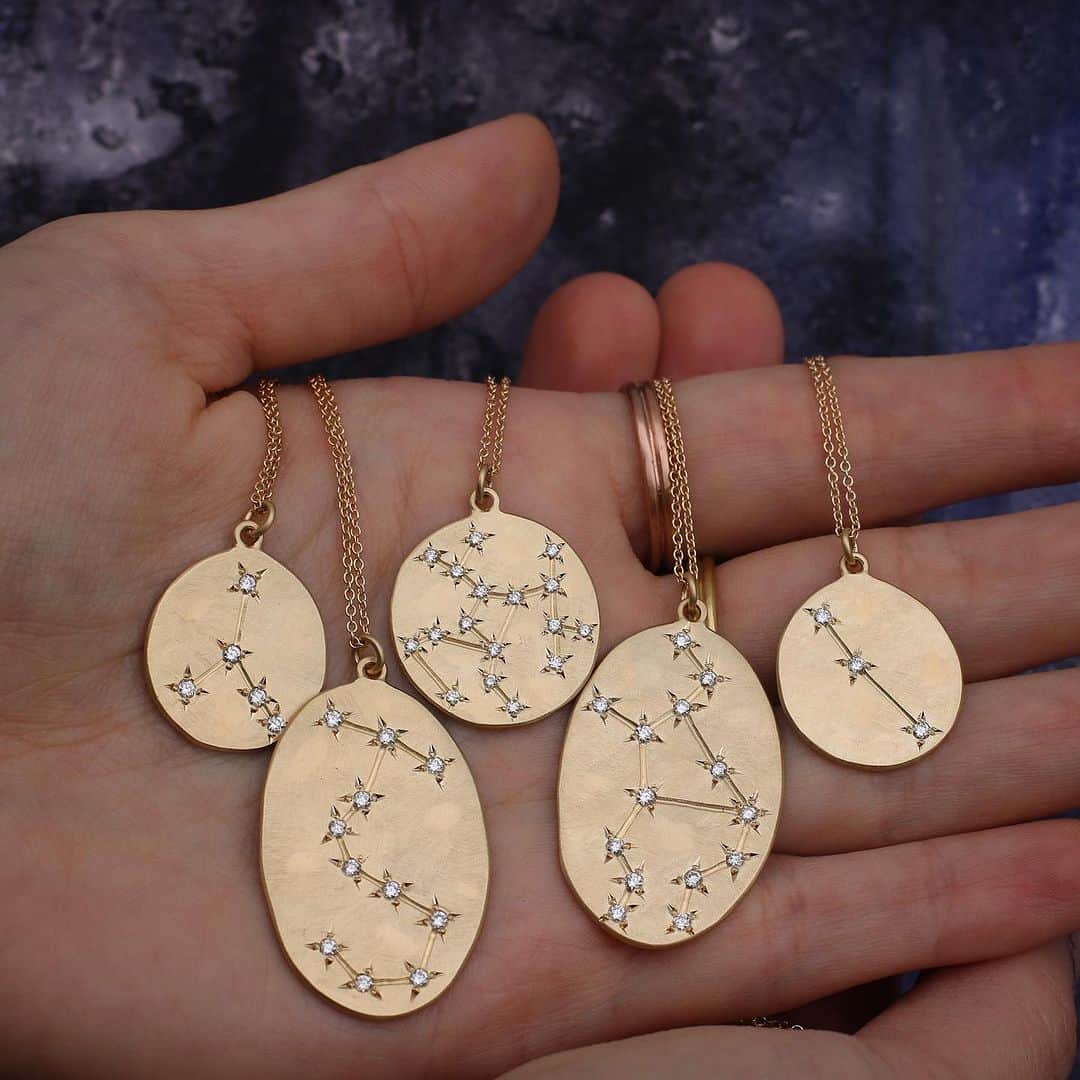 のインスタグラム：「An idea sparked from a chance meeting with a battered coin that mimicked the moon’s surface, childhood summers looking at the stars, a love of Astrology, texture, and warm luxurious gold. #DiamondAstrology #Timeless #Constellation #BrookeGregson」