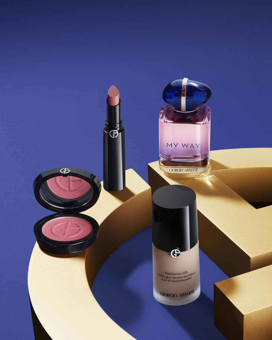 Armani Beautyのインスタグラム：「Blue Friday beauty essentials. From makeup to fragrance, all of your favorite Armani beauty products are available during Blue Friday, happening until November 28th.  #Armanibeauty #LuminousSilk #Makeup #BlackFriday #BlueFriday」