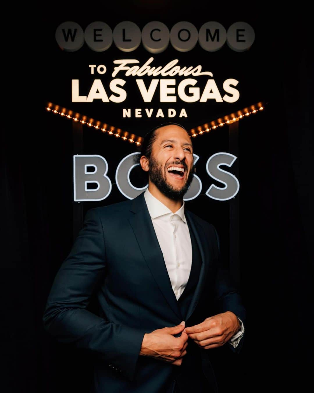 ヒューゴボスのインスタグラム：「Bright lights, big city. Loving these Vegas moments with #ColinKaepernick, #JohnBoyega, #AnthonyMackie, #BreannaStewart, #TrinityRodman, #EllieThumann, #DonC, #Clix, and #Bugha #BeYourOwnBOSS」