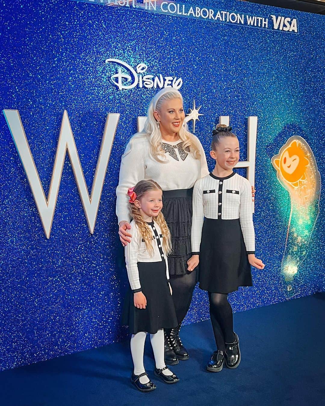 ルイーズ・ペントランドのインスタグラム：「adInvite✨OBSESSED with @disneywishmovie! Was so thrilled to take both girlies to Disney’s #WishMovie and celebrate this amazing new film!🍿🎬  *LOVED* all the nods to other Disney characters and the song- immediately want to know all the words!  Thank you @disneystudiosuk for a fabulous event. Out in Cinemas Nov 24th and not to be missed!  Incidentally, what’s YOUR go-to, never fails to make you smile Disney movie?? Can’t wait to read the comments on this! ✨💫」