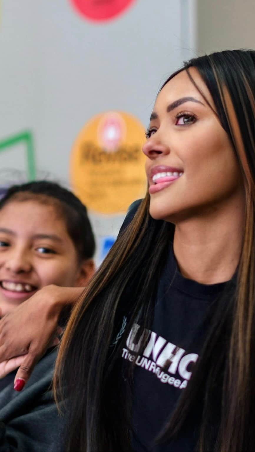 カテリーナ・グレアムのインスタグラム：「It is rare to find the kind of joy and sisterhood that you find at @globalvillageproject.  This school for refugee girls is using trauma-informed teaching to create a safe haven and inclusive space for young women to learn, grow and thrive. @USAforUNHCR is celebrating #WorldChildrensDay with @KatGraham by shining a light on @globalvillageproject’s incredible students and staff.」
