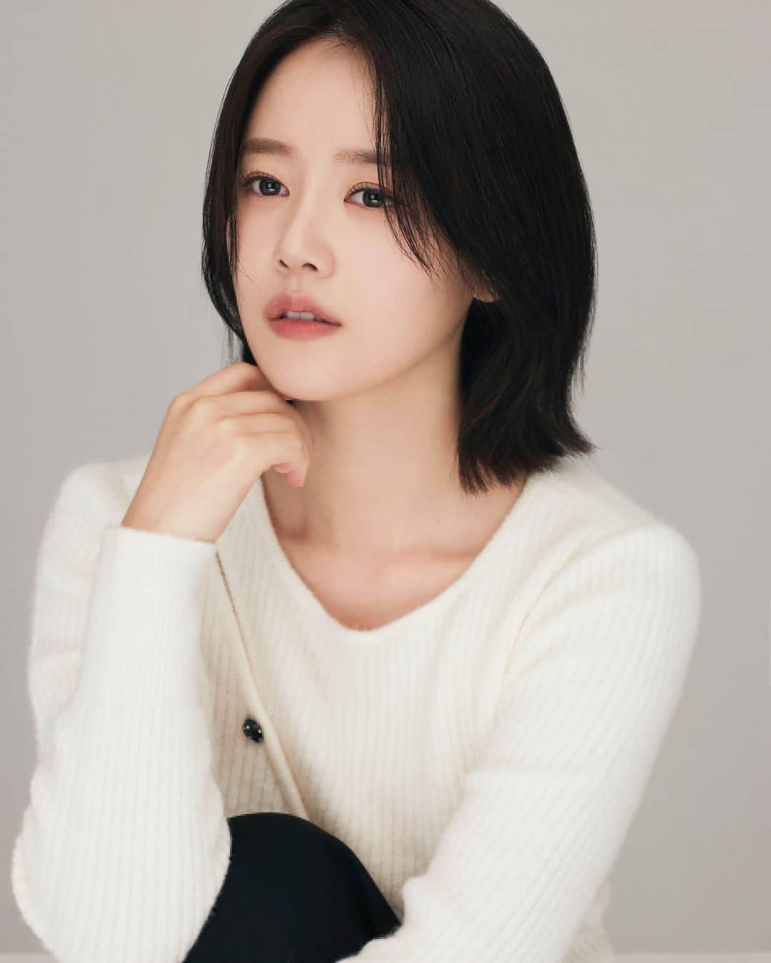 シン・ゴウンのインスタグラム：「슬기가골라준사진 너의픽 마음에들었다.  이제그만올려야지 사실이게다에여 ......... 데헷」