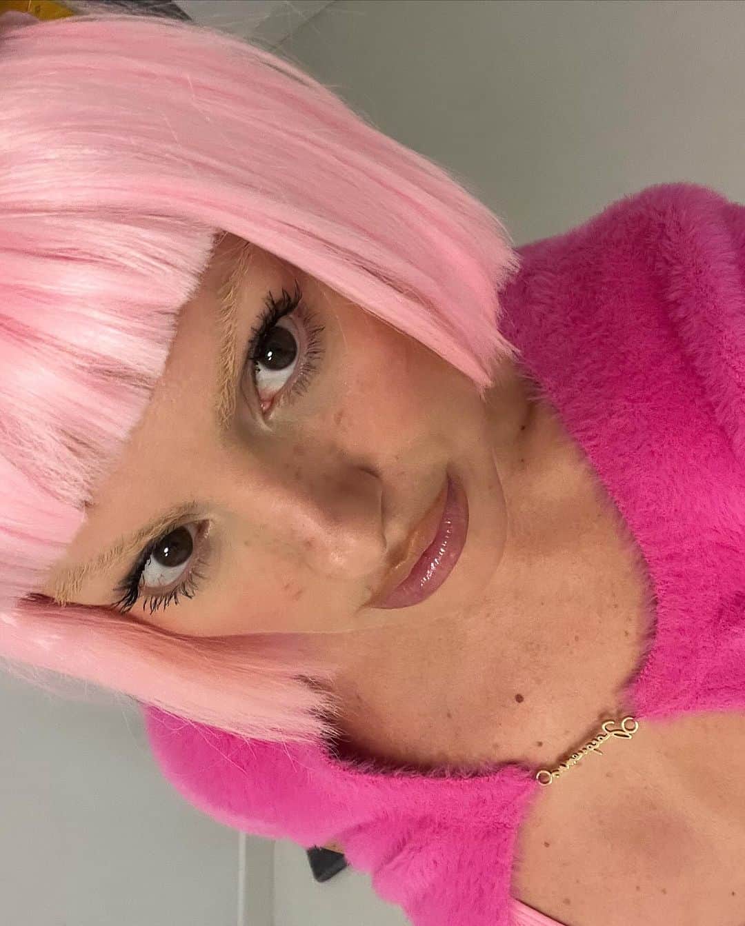 アレクサンドラ・スタンのインスタグラム：「50 shades of pink 🍄🌈」